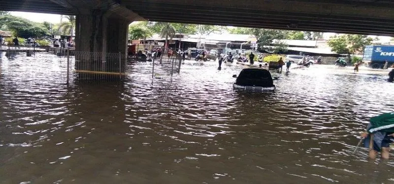 Salon Mobil Autoglaze Bikin Paket Khusus Banjir