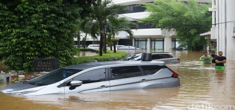 Awas! Cat Mobil yang Terendam Banjir Bisa Belang